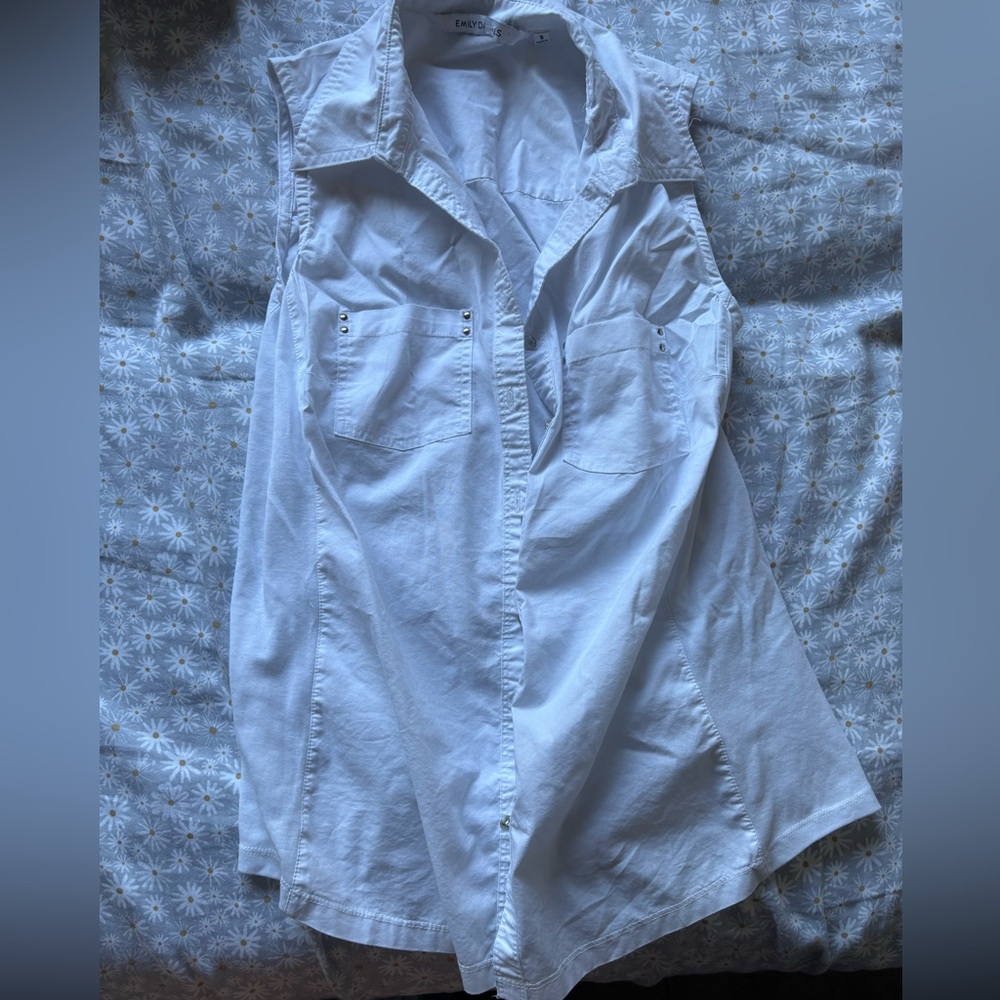 White sleeveless button down top